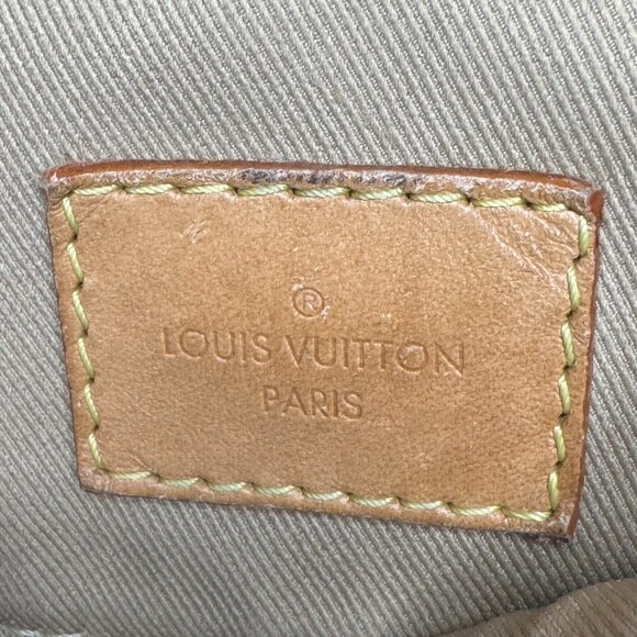 Louis Vuitton Graceful PM hobo in classic Monogram canvas Beige Interior - Picture 11 of 17